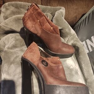 Elegant Fabi Brown Quilted Women's Heels. New With Defects.Size 40